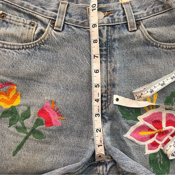 Madewell x JM Drygoods collab embroidered jean shorts - Picture 9 of 10